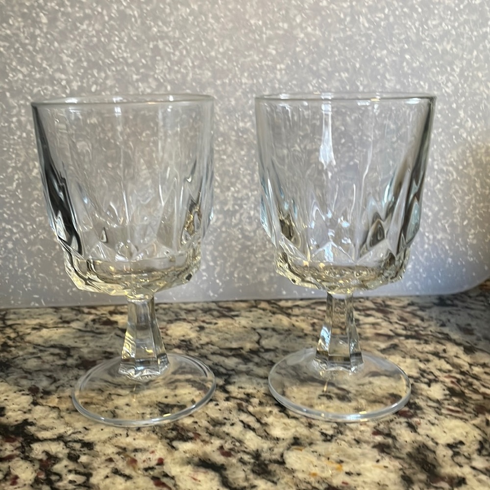 6” Goblet/wine glass y France Arcoroc.